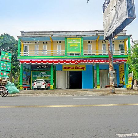 Oyo 91825 Ayu Lestari Homestay Nganjuk Exterior foto