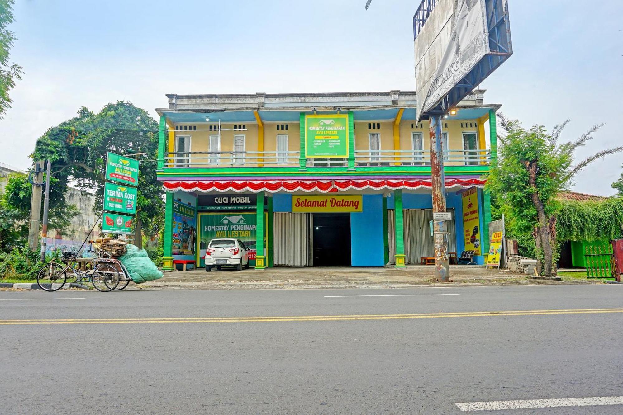 Oyo 91825 Ayu Lestari Homestay Nganjuk Exterior foto