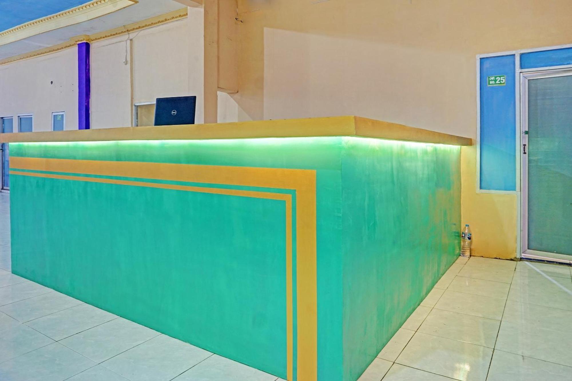 Oyo 91825 Ayu Lestari Homestay Nganjuk Exterior foto